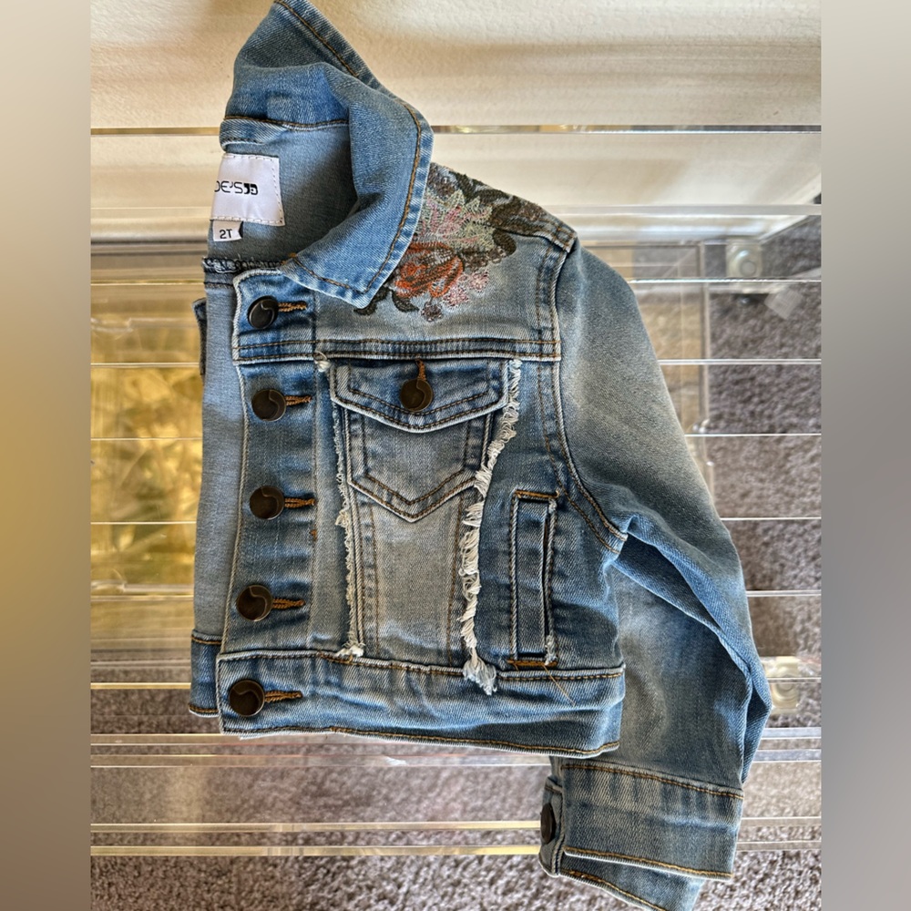 EUC Floral Joe’s Jean Embroidered Crop Jean Jacket